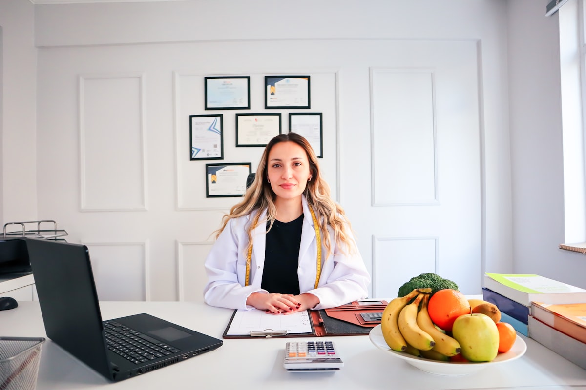 Usuario revisando plan nutricional personalizado